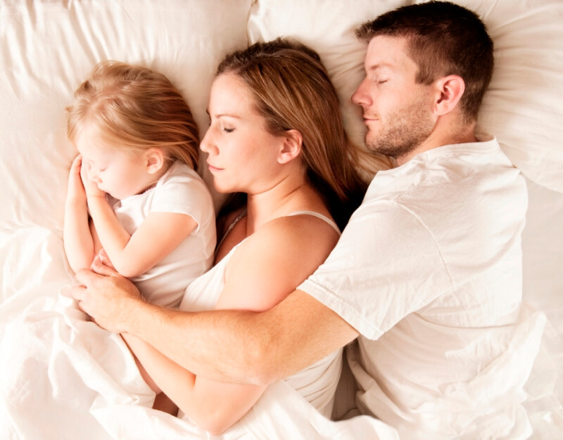 Как да се отучи детето да спи с родителите си